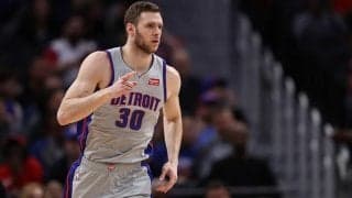 キャリア8年を誇るビッグマン、ジョン・ルーアーがNBA引退を表明