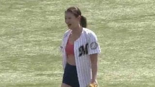 【始球式名場面】9頭身モデルの豪快始球式　美女ボクサーがワンバウンド投球で魅了