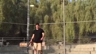 【球界名場面番外編】ノールック1回転ひねりの“曲芸打ち”にファン唖然　「常軌を逸している」