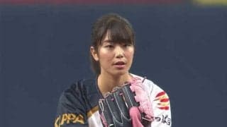 【始球式名場面】美女の97キロに大歓声！　稲村亜美さんが外角低めのストライク投球