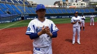 DeNA、練習前に医療・介護従事者へ拍手　石田「本当に感謝申し上げます」