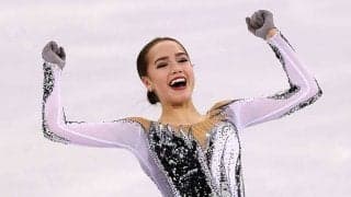 ザギトワがポニーテール姿でアルパカと…　キュートな笑顔に反響「どの角度も可愛い」