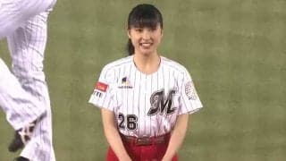 【始球式名場面】土屋太鳳さんがノーバウンド投球！　豪快投球に球場どよめく