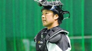 前代未聞の振り逃げ三塁打はなぜ起きた!?　監督の抗議も虚しく…「責められない」
