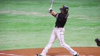 鷹・柳田、復帰いきなり特大弾！　1打席目に高橋礼から左翼席中段へ運ぶ2ラン放つ