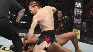 UFC選手が“奇抜くちばしマスク”で計量登場　米笑撃「最高だ」「彼は鳥なのか？」