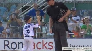 米6歳コーチ、大暴れの退場劇が再脚光　可愛らしい“悪態”に反響「歩き方ウケる」