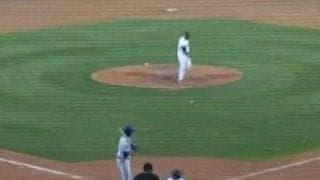 【MLB】ボールは大暴投、でも空振り三振…なぜ？　打者も呆然の前代未聞の珍プレーに再脚光