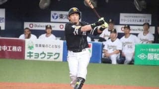 鷹・松田宣が頭部死球で途中交代　当てたオリ鈴木優は危険球退場