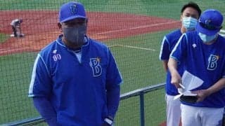エアタッチならぬ”エアヒップタッチ”まで…　プロ野球のソーシャルディスタンス