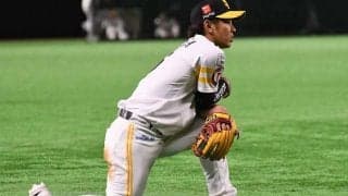 鷹今宮の鉄壁守備は健在！　三遊間最深部から振り向きバズーカの超美技を披露