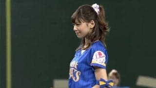 【始球式名場面】赤面も可愛い西内まりやさんの大暴投　膝から崩れ落ちて立ち上がれず…
