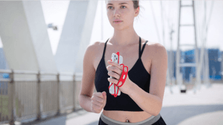 暑い時期も快適に使用できるランニング用手持ちスマホホルダー発売