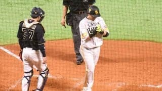 鷹・松田宣が練習試合で初「熱男～！」　澤田からソロ、無人の右翼スタンドへ絶叫