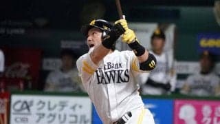 鷹・松田宣が再開後初アーチから2打席連発　無人スタンドへの「熱男！」も2連発