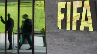 FIFAが今夏移籍に向けて臨時ルール！ 今季終了前の移籍や1シーズン3クラブでのプレー可能に