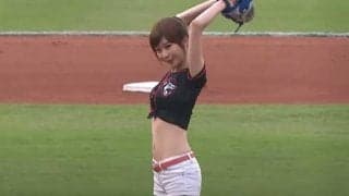 【始球式名場面番外編】台湾女優のセクシーなくびれ　超タイトユニ＆ホットパンツ投球