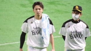 鷹の開幕投手・東浜がキャッチボールなどで汗　前日に打球直撃アクシデントも