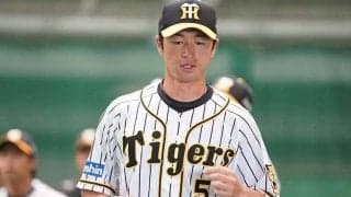 阪神近本、2死満塁の大ピンチ救う！　地面スレスレで好捕する超美技にガルシアも最敬礼