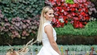 昨年引退の美人元テニス選手が、第1子を出産。マタニティフォトも話題に