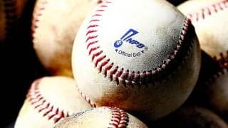 NPB、プロ野球開幕に感謝を込め「ありがとう！　ブルーリストバンド」着用を発表