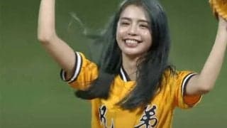 【始球式名場面番外編】台湾美女のハグに選手もタジタジ…　珠玉の美脚ワンバン投球