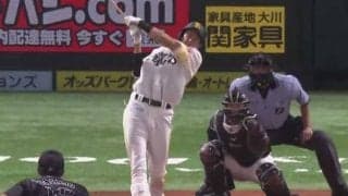 鷹・柳田が驚愕の140M超え特大弾　中堅席中段まで運ぶチーム第1号に「完璧」