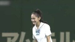 【始球式名場面】国民的美少女のセーラー服姿に球場沸く　吉本実憂さんの笑顔爽やか始球式