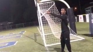 100メートル先のポールを直撃！　16歳米高校生の驚愕遠投にファン「信じられない」