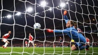 ウォルコットのヘディングを左手一本で弾き返すノイアーの超セーブ【アンビリーバブル・セーブス】