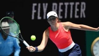 19歳のテニス美女、湖で楽しそうな水上テニス