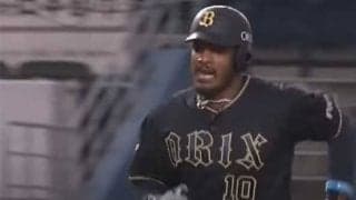 「これは本物」「軽く振っているよう…」オリ・ジョーンズの豪快来日1号にファン驚愕