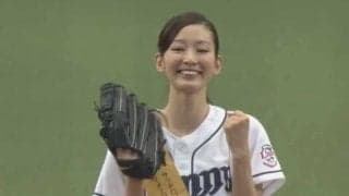 【始球式名場面】美女モデルの投球フォームが美しい！　川辺優紀子さんのサウスポー始球式