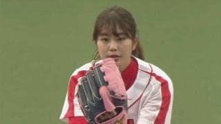 【始球式名場面】美女の93キロ大暴投！　タレント稲村亜美さん、まさかの失投に捕手に謝罪…