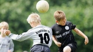 将来的に脳へ悪影響？　米サッカー「10歳以下のヘディング禁止ルール」のその後