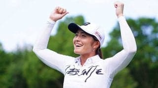 渡邉彩香、1702日ぶり復活V　4打差大逆転、鈴木愛とのPO制し涙「長かったですね…」