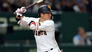 「これで入るのか…」巨人・坂本の“片手1本”技あり弾にファン驚き