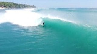【最新サーフィン ドローン映像】「バリのパイプライン」と呼ばれるパダン・パダンビーチが炸裂