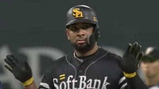 「よゆーで当たってる」「おかしい」　鷹バレンティンの“天井直撃打”にファン仰天