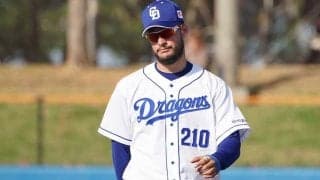 「エグい球！」「竜の未来！」　中日A・マルティネス“キャノン発動”でG吉川尚の二盗阻止