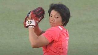 【始球式名場面】やり投げ女子が美投球フォームで剛速球！　100キロ直球に鈴木大地も唖然