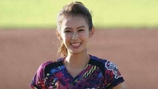 【始球式名場面番外編】大暴投も素敵な笑顔で許せちゃう？　台湾美人女優の豪快な一球