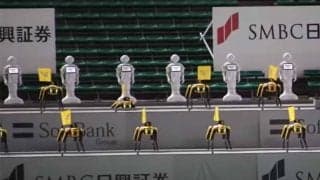 「キモい」「すごい」ファンの間に戦慄走る!?　鷹の“ロボット応援団”が大反響