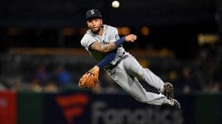 【MLB】ジャンピングスロー、素手キャッチ、本塁打強奪…　メジャーの好プレー集が凄い！