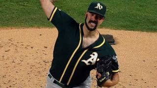 MLB投手の奇妙な“うずまき髭”マスクが話題　斬新デザインに米笑撃「なんてこった」