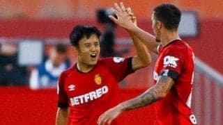 久保建英、ベンチに笑顔広がる“90度お辞儀”に海外反響「偉大だ！」「バルサに来て」