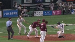 鷹・本多コーチは「災難な…」　相手送球が“Wヒット”するアクシデントにファン同情