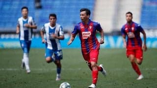 乾貴士、顔だけひょっこりの“味方に埋もれた1枚”に反響2万超「残留おめでとう！」