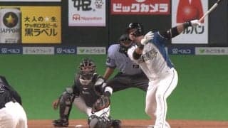 コツンと打った「平凡な右飛」のはずが…　日ハム中田が“片手フェン直”の驚愕の一打