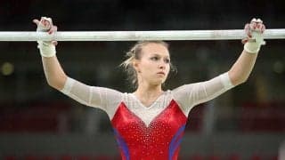 ロシア女子体操選手が“人間神輿”に？　開脚で担がれる一芸に反響「なんてクール」